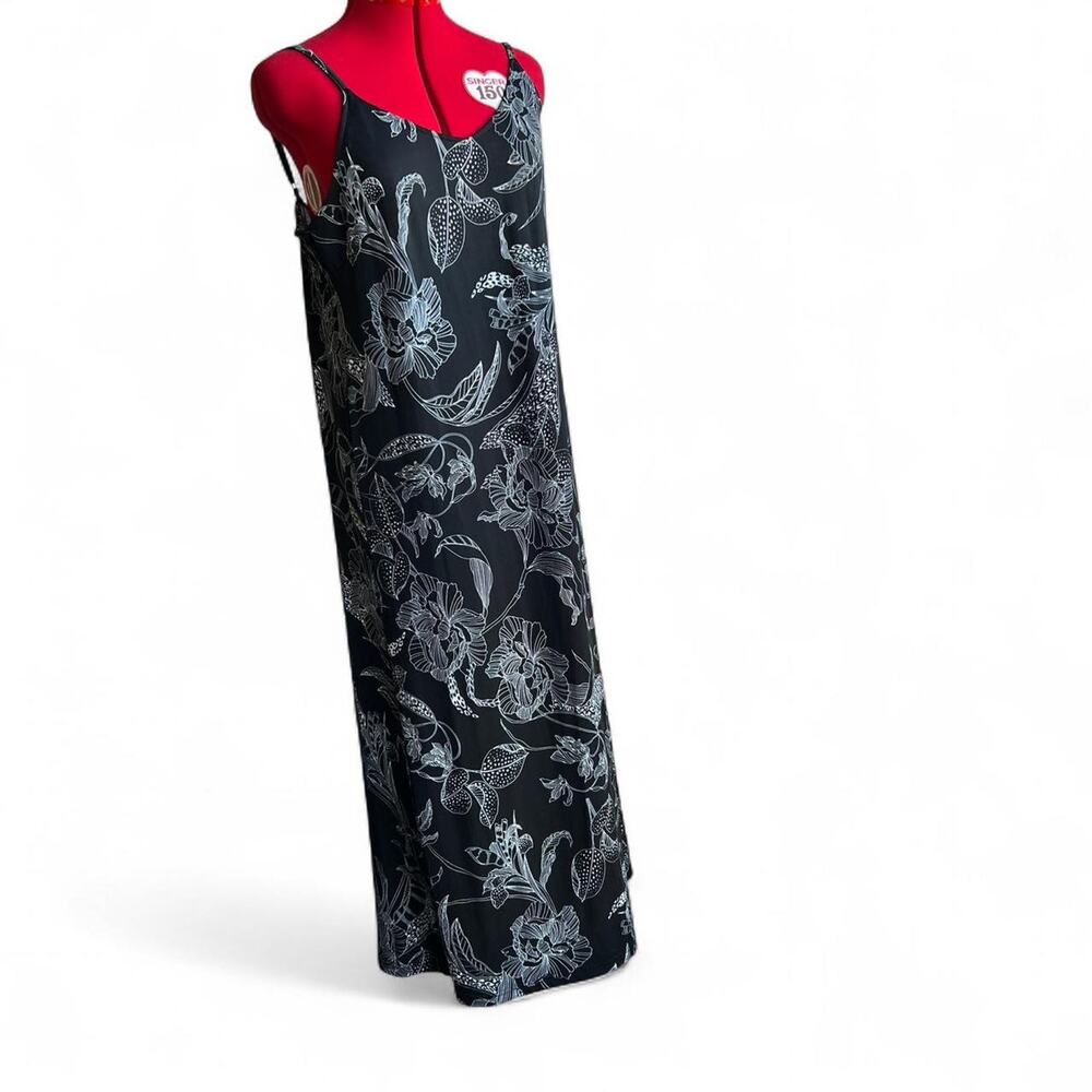 Skys The Limit Black & White Floral Maxi Dress - Picture 2 of 8